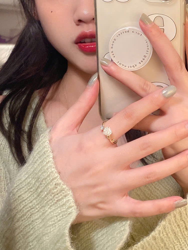 Nhẫn Hở Hình Hoa Trà Đính Kim Cương